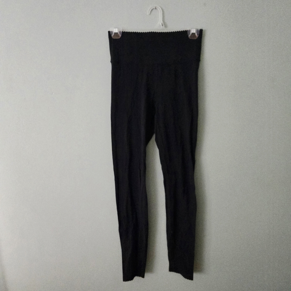 H&M Black Shaping High-Waisted  Scalloped Leggings, size Small